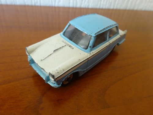 Triumph herald saloon dinky - triumph,