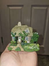 The Leonardo Collection House Figurine See Pics