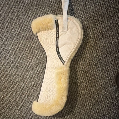 Elite sheepskin horse - km,