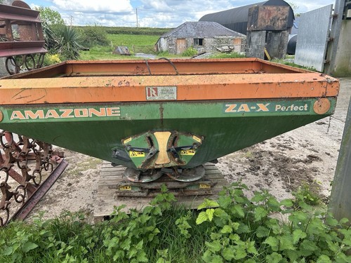 Fertilizer spreader - fertilizer,