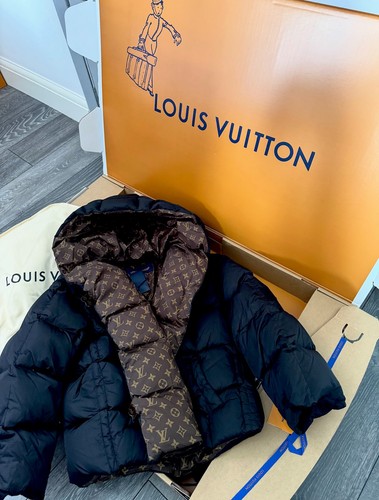 Louis vuitton long sleeved - louis,