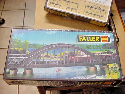 Faller 536 arch bridge - h0,