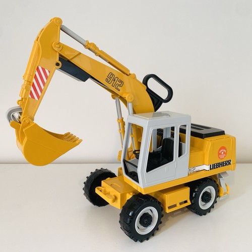 Bruder liebherr 912 excavator - liebherr,