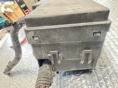 Genuine ford focus fuse box - ford,