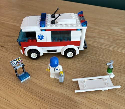 Lego city ambulance - (7890),