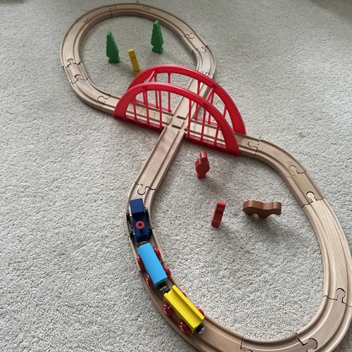 Smyths toys figure 8 - 8, wooden