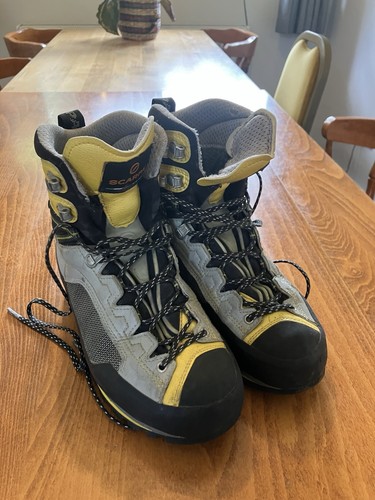 Scarpa mountaineering boots - b2,