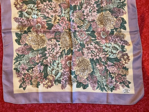Beautiful vintage square - v,