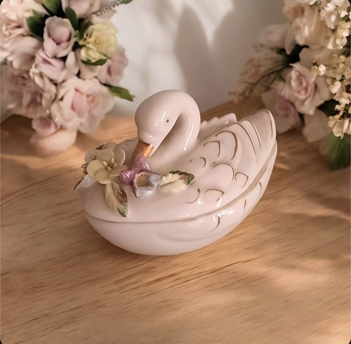 Vintage pink ceramic swan - pink,