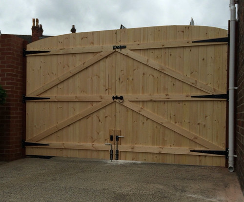 Wooden driveway gates heavy - wooden, gates!