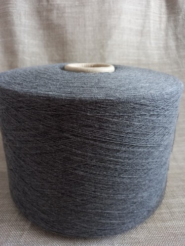 Machine knitting yarn