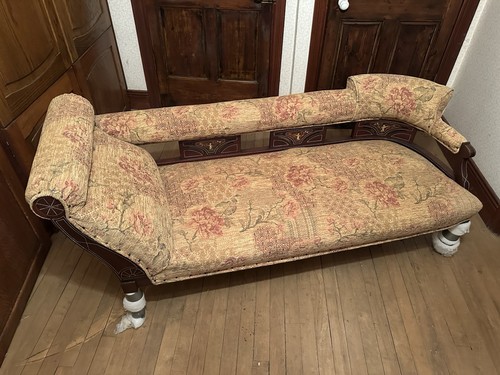 Chaise longe early - longe, just