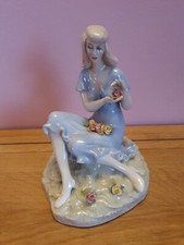 A LOVELY ROYAL DOULTON REFLECTIONS HN 3085 "SUMMER ROSE" FIGURE. 