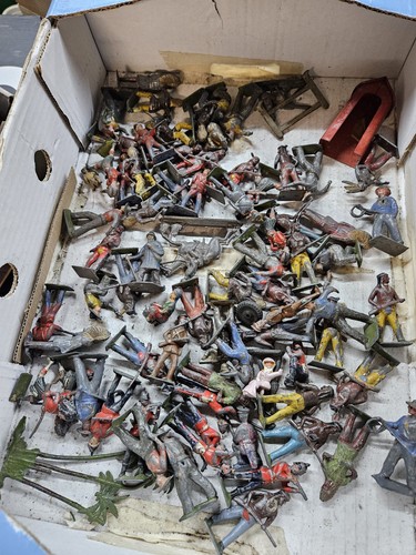 Vintage lot lead metal cowboys - lot,