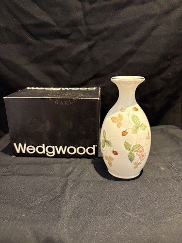 Wedgwood wild strawberry bud - wedgwood,