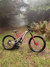Commencal Supreme V4 Downhill
