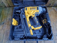 Dewalt DCN890 Nail Gun With