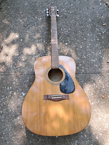 Yamaha f310 accoustic guitar - yamaha,