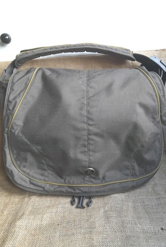 Crumpler luggage landing gear - landing,