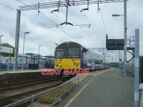 Photo hythe railway station - railway,