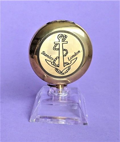 Brass compass per - compass, as
