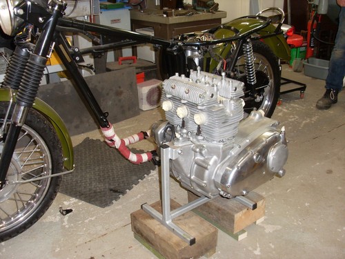 Motor cycle triumph - triumph, trident