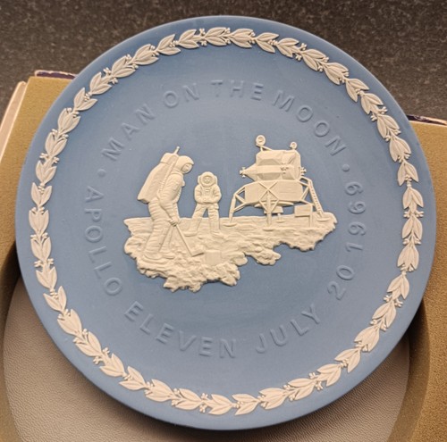 Wedgwood blue jasper - wedgwood, on