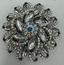 Bumble bee and Flowers Pin