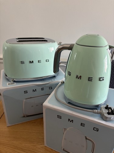 Smeg kettle 2 slice - &,