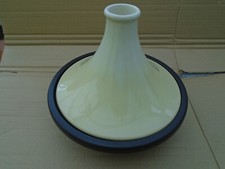 New Le Creuset Cast Iron / Stoneware Tagine, 27cm  Meringue / Dune, unsure which