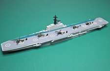 TRIANG MINIC SHIP HMS BULWARK as COMMANDO CARRIER + 5 Camo HELICOPTERS Replica