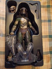Hot Toys Falconer Predator