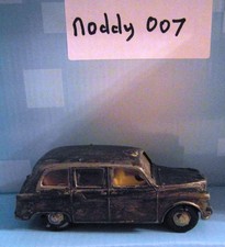 Tri-ang Spot-On 155 Austin FX4 Taxi.  1961. All original. Spares Or Repair