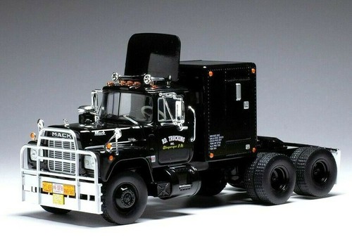 Ixo model trucks - model, mack