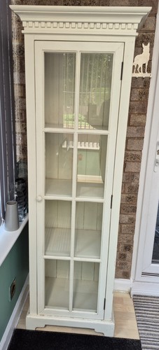 White shabby chic display - white,