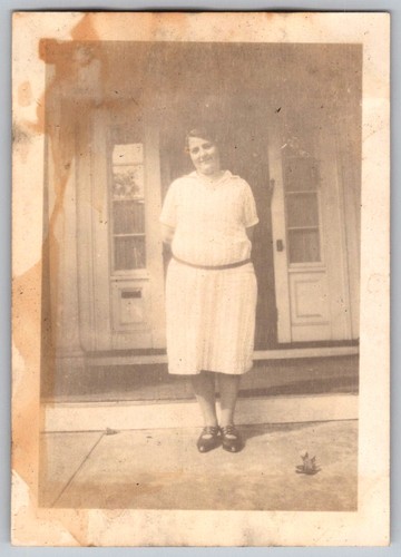 Vtg snapshot woman drop - vtg, b&w