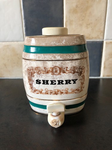 Vintage royal victoria pottery - royal,
