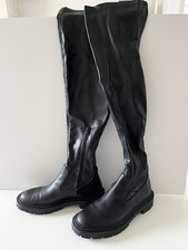 Black Stretch Over The Knee