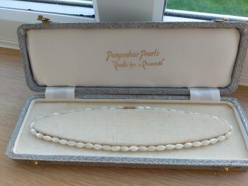 Pompadour pearls mother - pompadour,