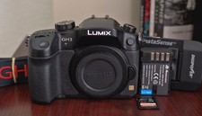 Black Panasonic LUMIX DMC-GH3 16MP Digital Camera Body- Low Shutter, Mint!