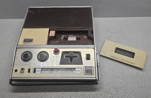 Vintage sanyo radio cassette - sanyo,