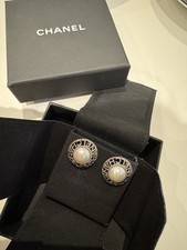 chanel earrings pearl 