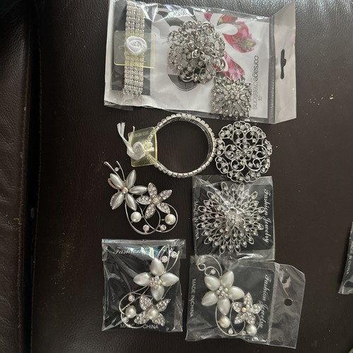 Bridal rhinestone brooches - 8,