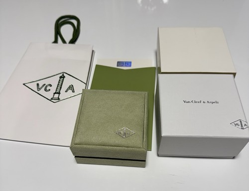 Van cleef arpels empty box - van,