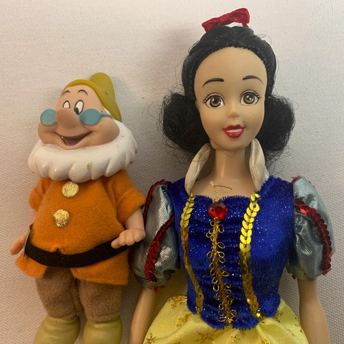 Disney store exclusive snow - disney,
