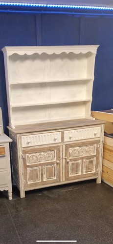 White distressed wood - white,