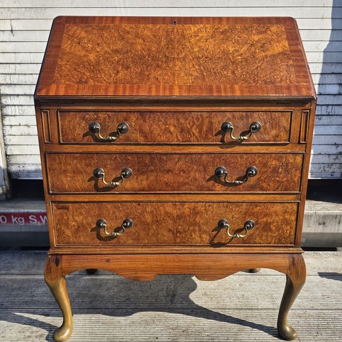 Beautiful 1900 burr walnut - beautiful,