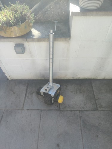 Jockey wheel motorised forward - wheel,