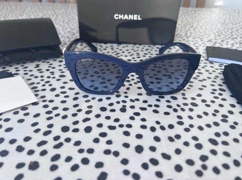 Chanel navy frame logo - frame, cc