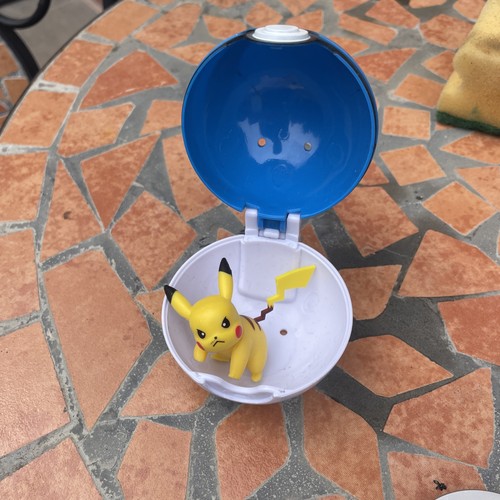 Pokémon pokeballs figure - pokémon,